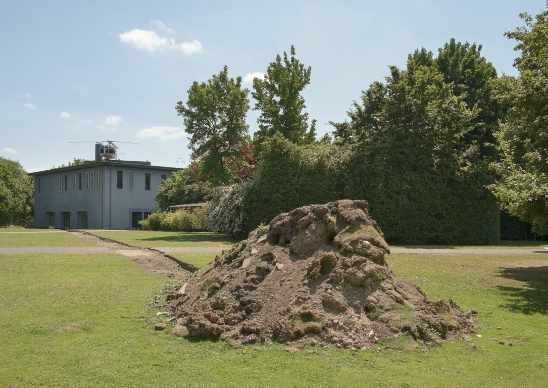 Fotograf: Simon Vogel · Courtesy of Studio Lois Weinberger · Gefördert von der Stiftung Skulpturenpark Köln · © Stiftung Skulpturenpark Köln, 2024